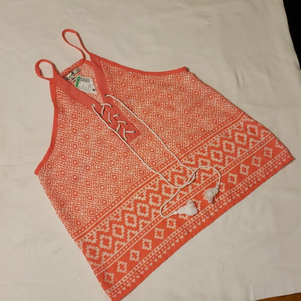 Super cute spaghetti strap shirt, perfect for summ
